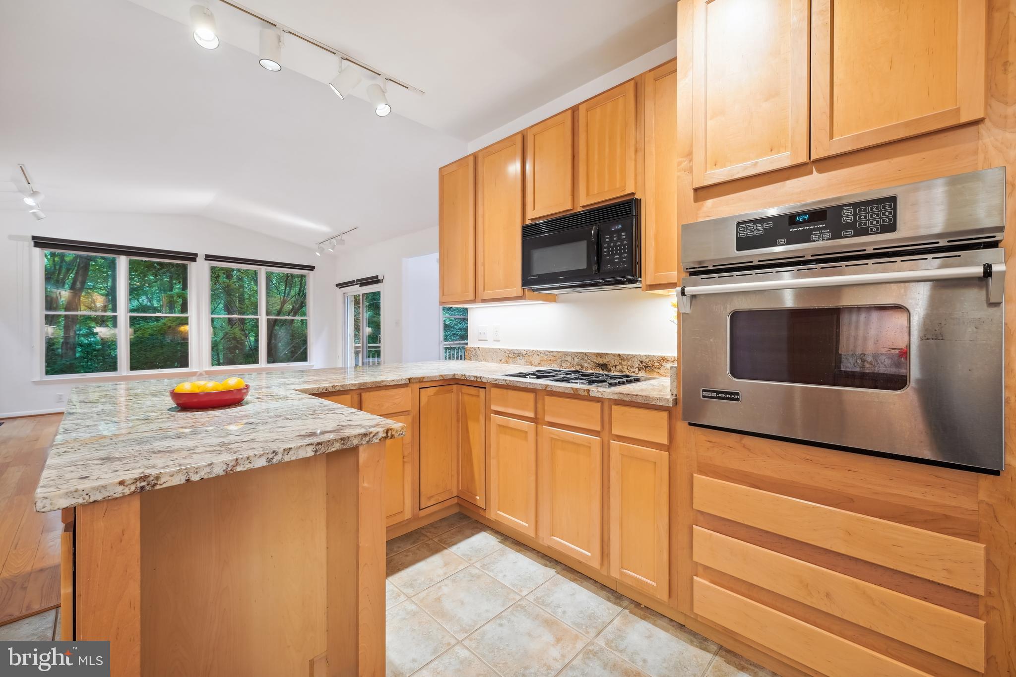 5941 Cherry Hill Road Huntingtown, MD 20639 - Photo 5 of 42 Gorgeous Kitchen
