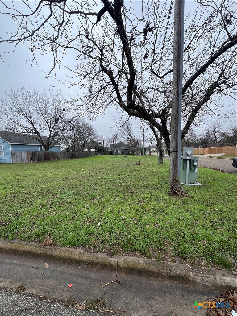 917 South 2nd Street Temple, TX 76504 - Photo 2 of 4 a backyard of a house with lots of green space