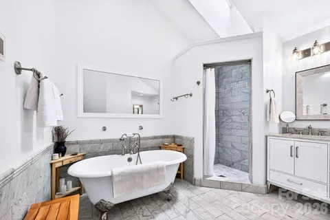 $1,100,000 | 153 SkyView Circle, Asheville, NC 28804
