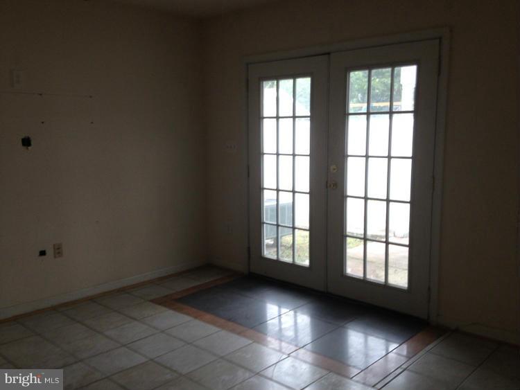 5228 Forman Court Springfield, VA 22151 - Photo 14 of 30 Family Room