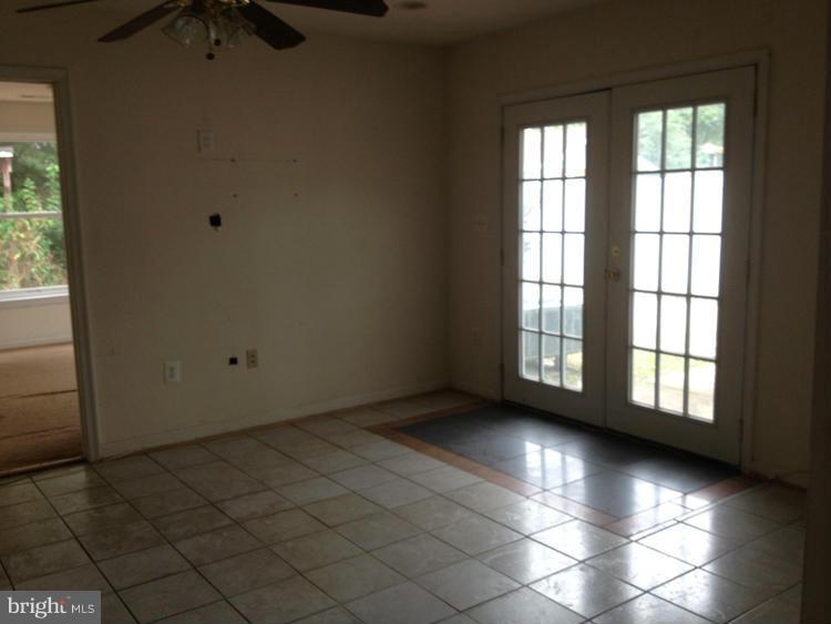 5228 Forman Court Springfield, VA 22151 - Photo 3 of 30 Family Room
