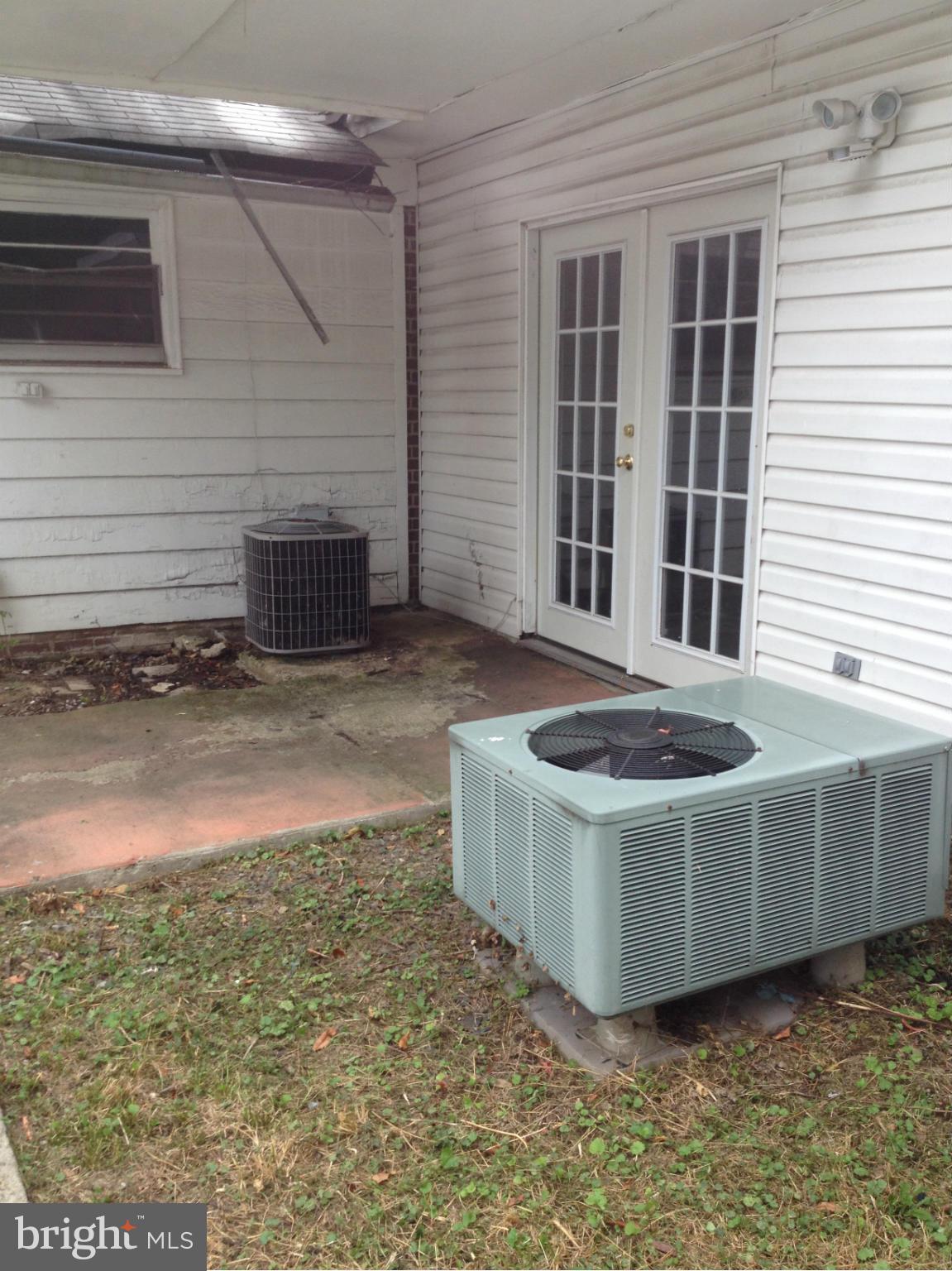 5228 Forman Court Springfield, VA 22151 - Photo 29 of 30 Back patio