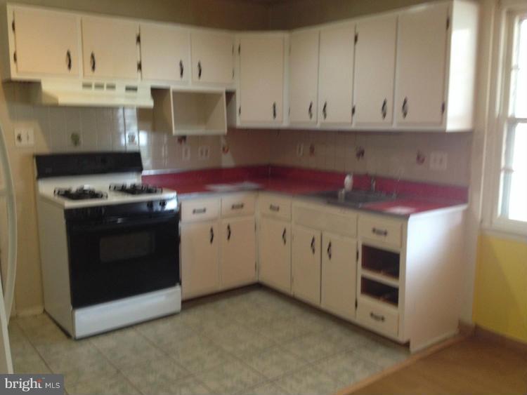 5228 Forman Court Springfield, VA 22151 - Photo 10 of 30 Kitchen