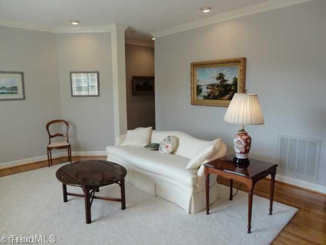 1005 Nuthatch Court High Point, NC 27262 - Photo 4 of 16 Living Room.