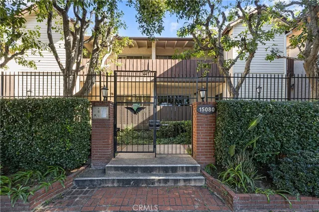 $569,000 | 15080 Victory Boulevard, Unit 205, Van Nuys, CA 91411