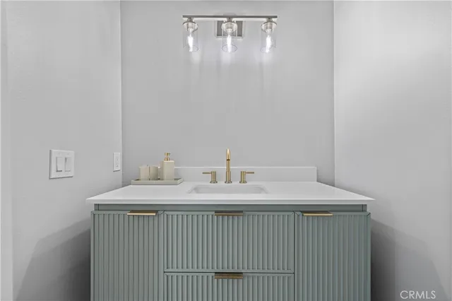 $569,000 | 15080 Victory Boulevard, Unit 205, Van Nuys, CA 91411