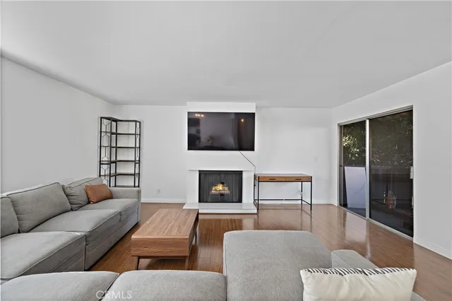 $569,000 | 15080 Victory Boulevard, Unit 205, Van Nuys, CA 91411