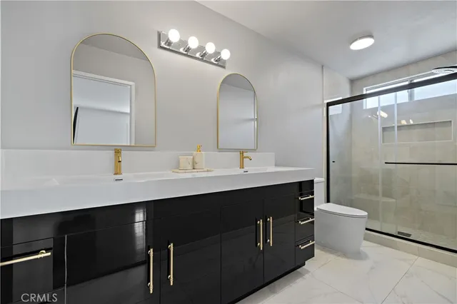 $569,000 | 15080 Victory Boulevard, Unit 205, Van Nuys, CA 91411