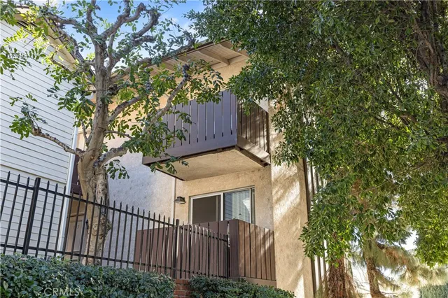 $569,000 | 15080 Victory Boulevard, Unit 205, Van Nuys, CA 91411