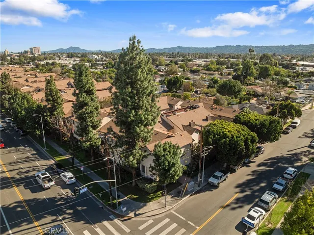 $569,000 | 15080 Victory Boulevard, Unit 205, Van Nuys, CA 91411