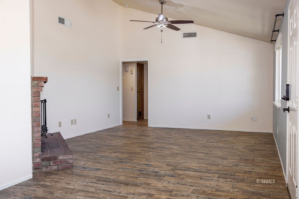 541 East Church Avenue Ridgecrest, CA 93555 - Photo 8 of 32