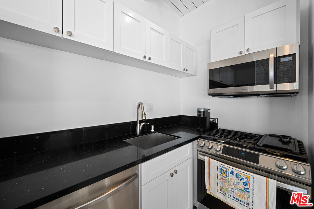 25154 Malibu Road, Unit 4 Malibu, CA 90265 - Photo 20 of 32