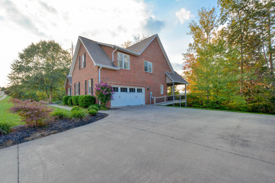 139 Crossroads Boulevard Oak Ridge, TN 37830 - Photo 2 of 29 20180222034425597482000000-o