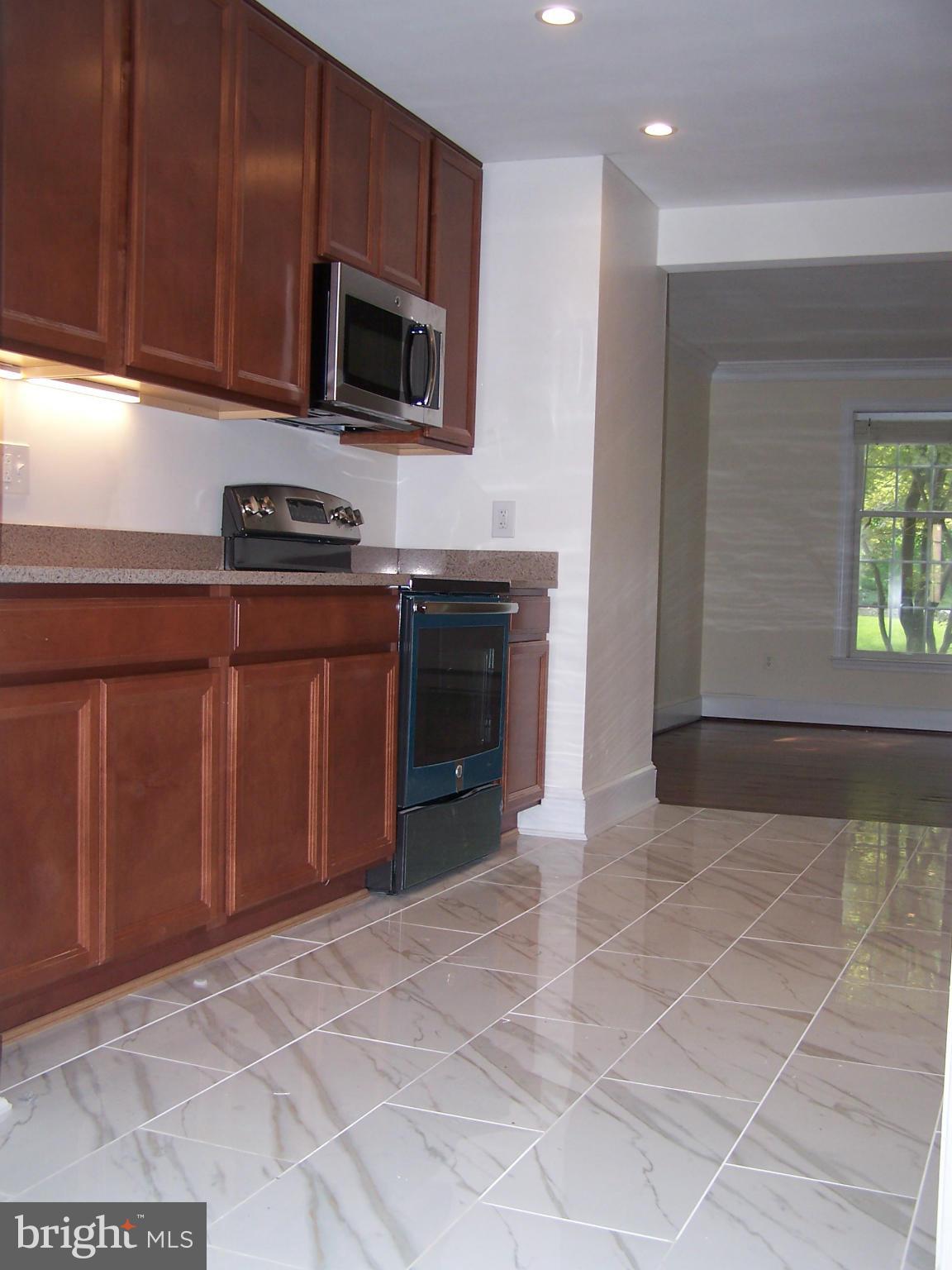 6434 Eastleigh Court Springfield, VA 22152 - Photo 5 of 30 Kitchen