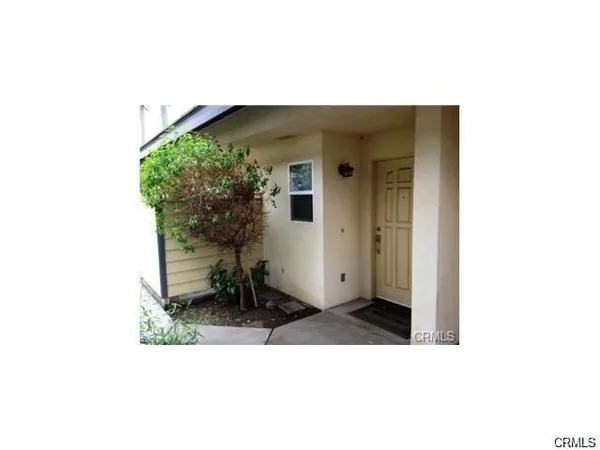 a black and white photo of a living room