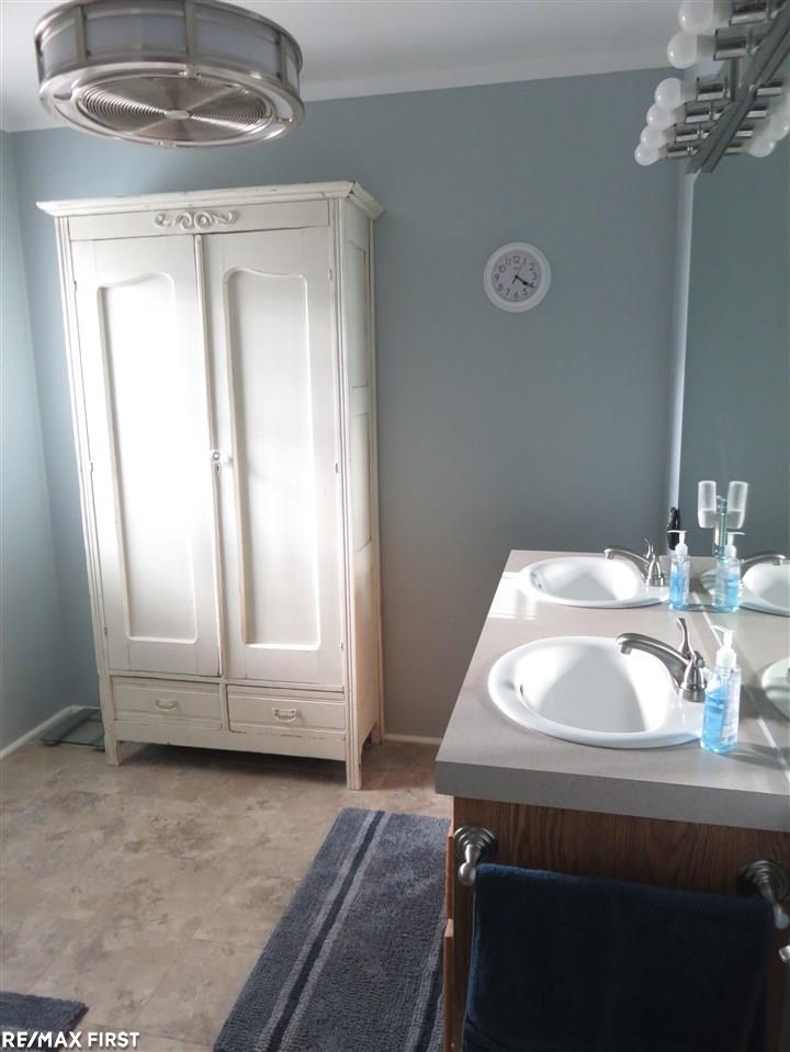 11265 Gilbert Road Memphis, MI 48041 - Photo 16 of 32 50040939-15.JPG