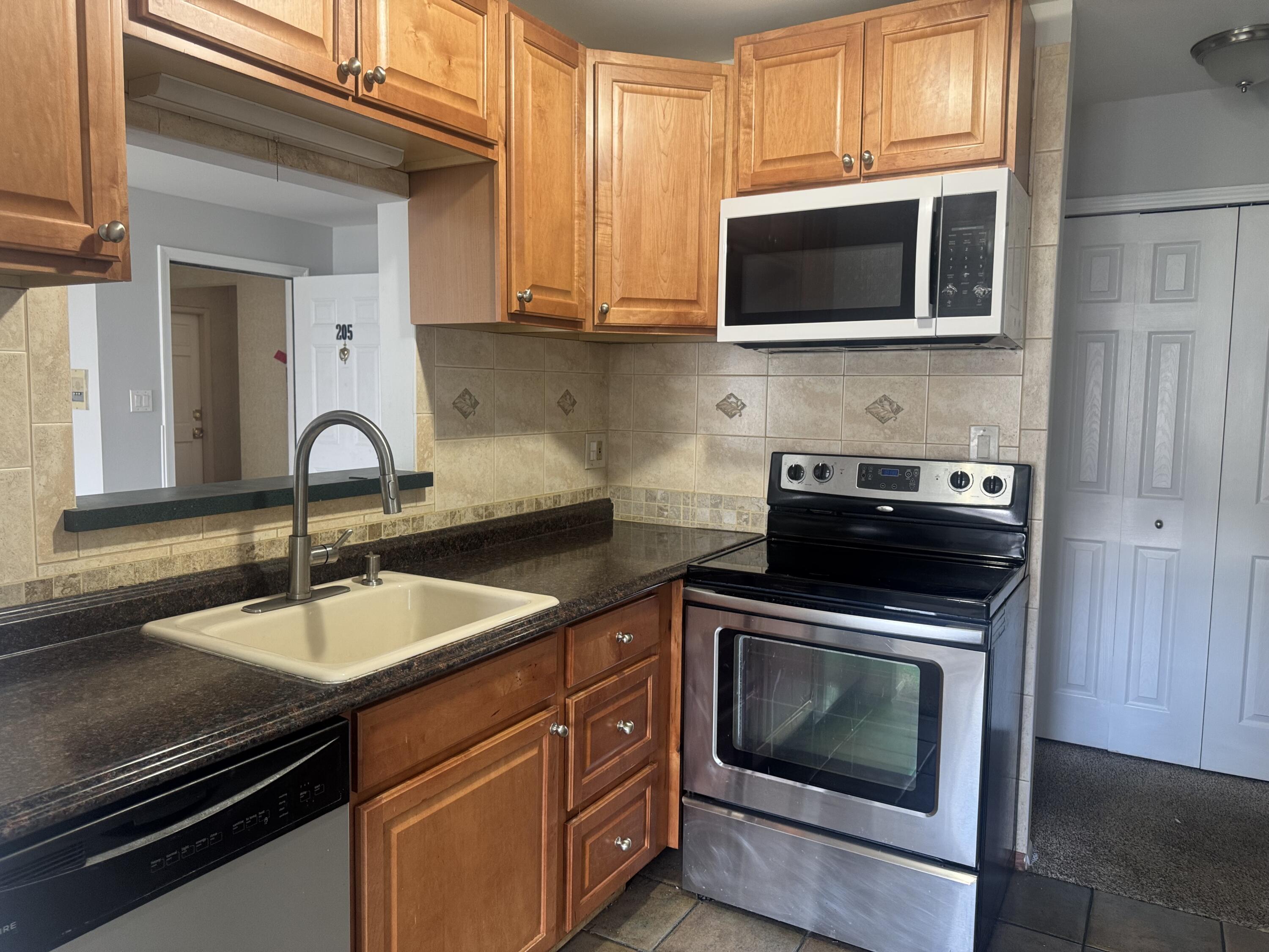 30284 Southfield Road, Unit A205 Southfield, MI 48076 - Photo 5 of 15 IMG_0880