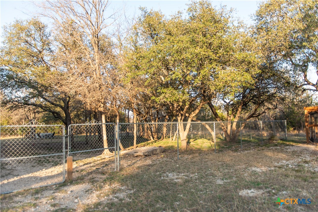 104 Winding River Road Killeen, TX 76549 - Photo 23 of 43 Dog run behind shop