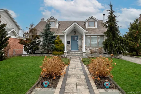 $949,000 | 1053 Lydia Drive, Franklin Square, NY 11010