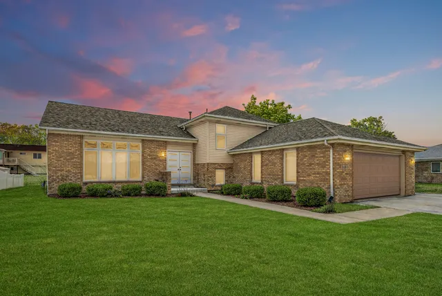 $450,000 | 5826 Kathryn Lane, Matteson, IL 60443