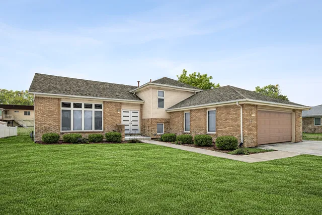 $450,000 | 5826 Kathryn Lane, Matteson, IL 60443