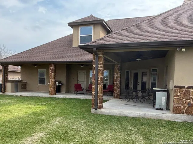 $674,000 | 104 Park View, Poth, TX 78147