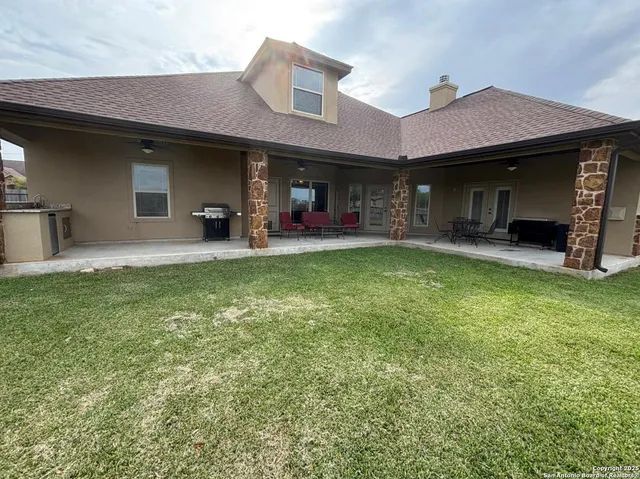 $674,000 | 104 Park View, Poth, TX 78147
