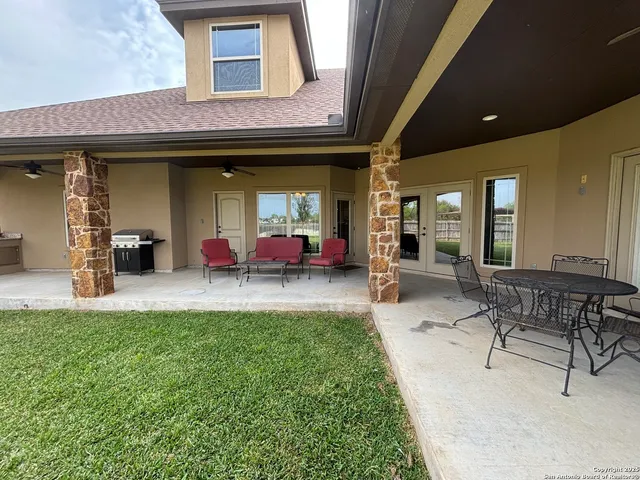 $674,000 | 104 Park View, Poth, TX 78147