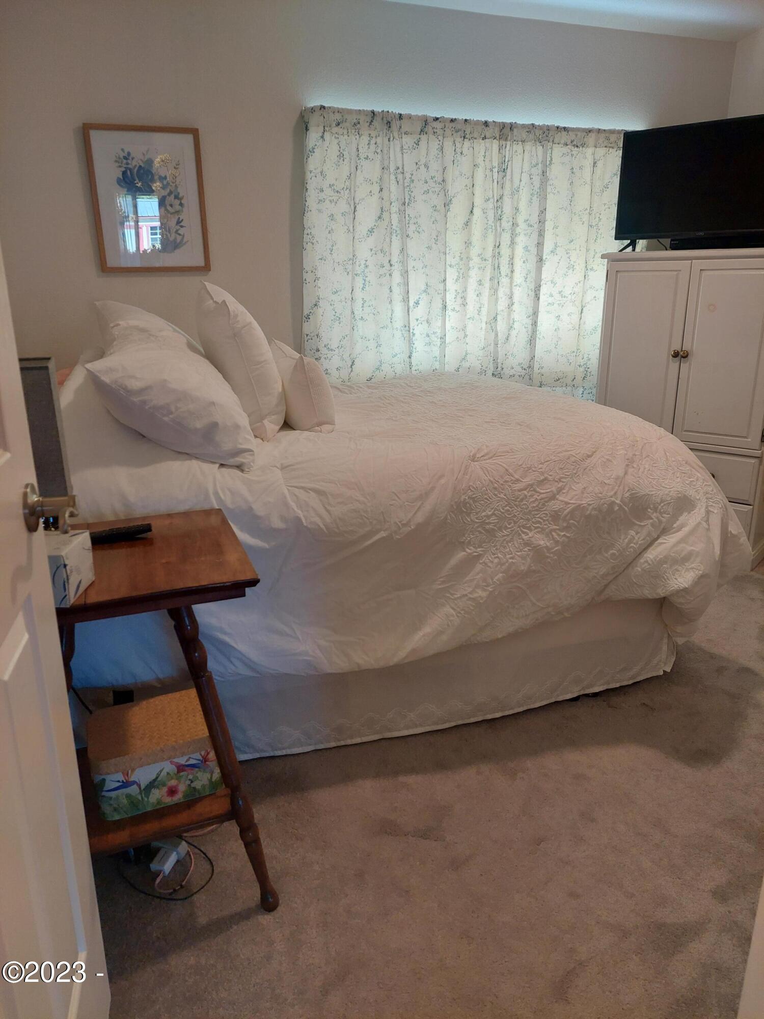 655 Northeast Burnett Road McMinnville, OR 97128 - Photo 14 of 44 Bedroom 1