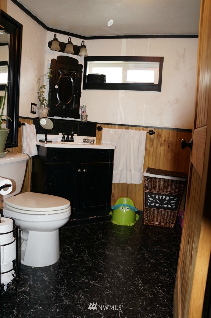 4435 Maytown Road Southwest Olympia, WA 98512 - Photo 7 of 25 a bathroom with a toilet and a sink