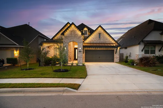 a front view of house with yard