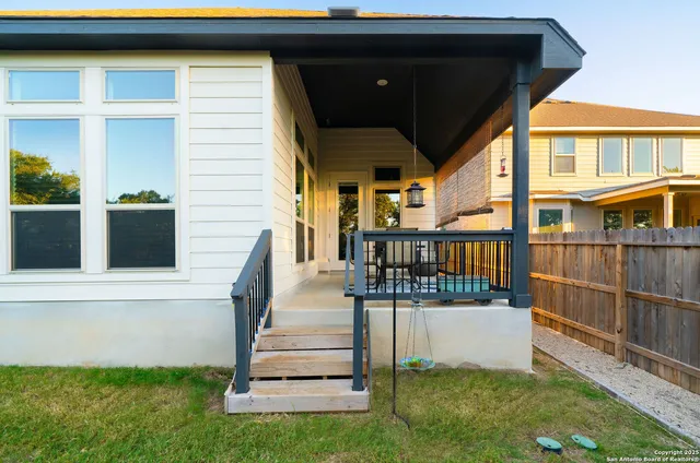 a view of house with a yard