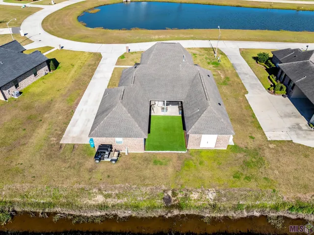 $455,000 | 276 Sugarfield Drive, Thibodaux, LA 70301