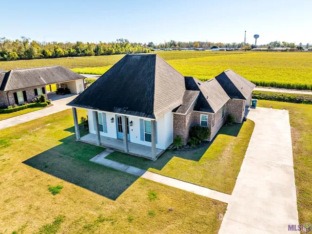 $455,000 | 276 Sugarfield Drive, Thibodaux, LA 70301