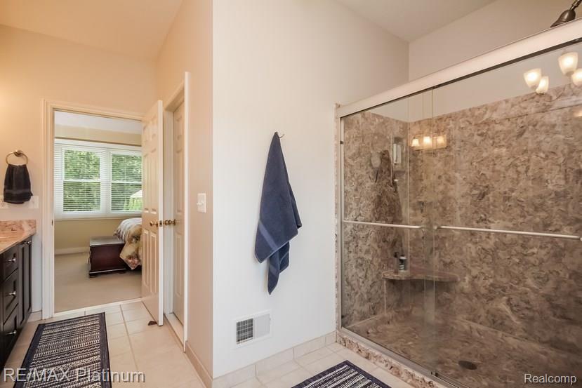 2813 Black Eagle Ridge Howell, MI 48843 - Photo 27 of 61 028-2987392-small.jpg