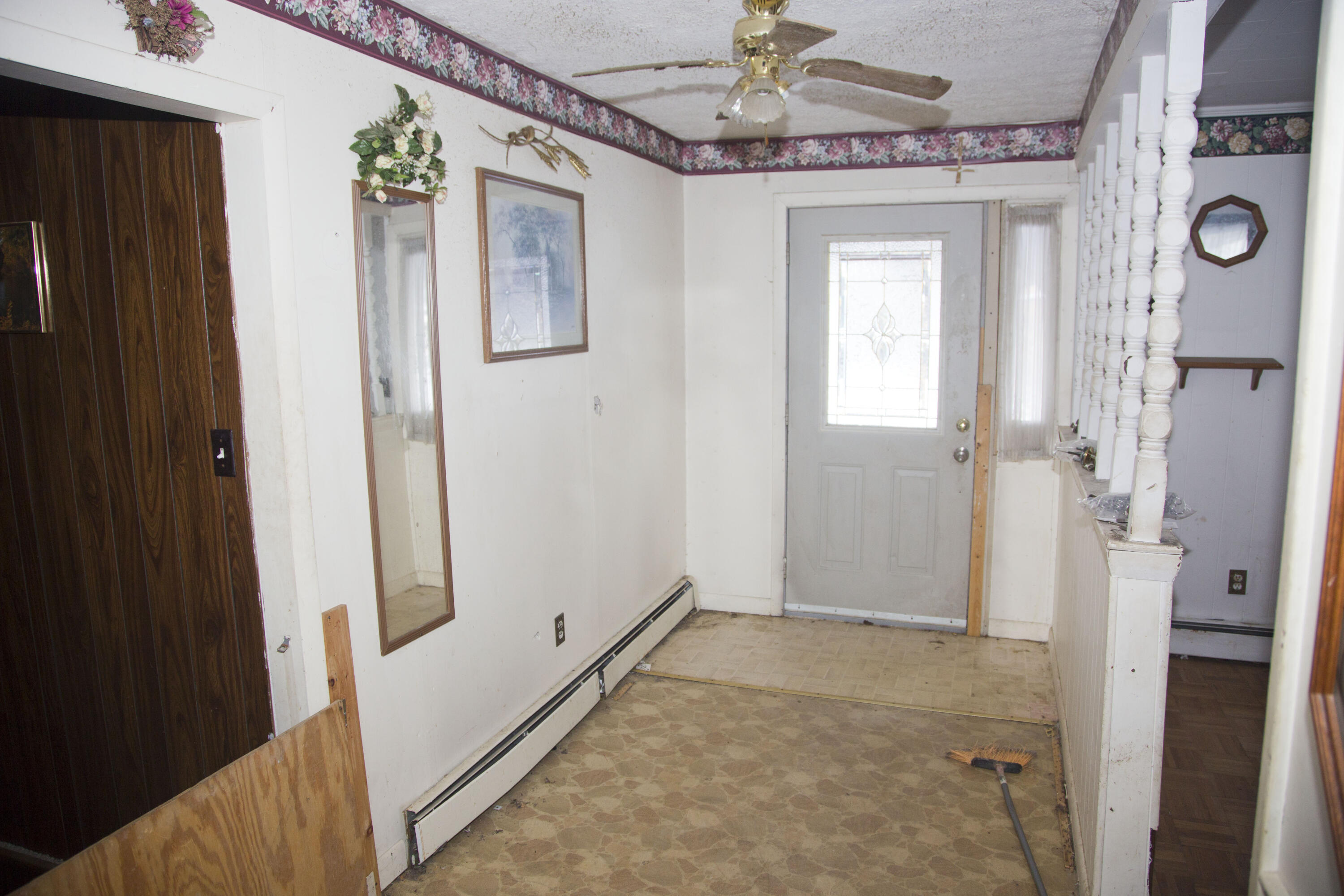30 Pleasant Street Millinocket, ME 04462 - Photo 6 of 46 1st floor Entryway