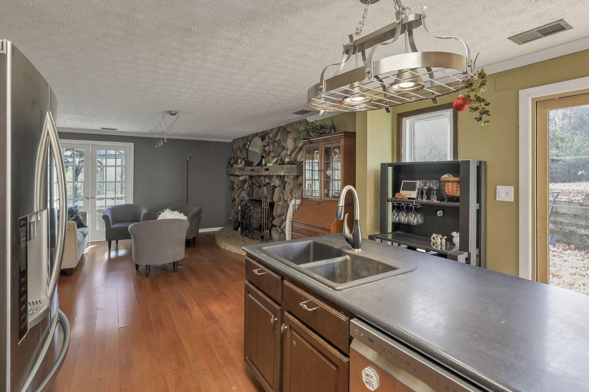 6346 Clark State Road Columbus, OH 43230 - Photo 13 of 42 15-web-or-mls-0N4A3023