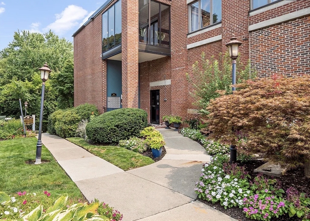 128 Warren Street, Unit 12 Lowell, MA 01852 - Photo 23 of 24 a view of a pathway both side of the house