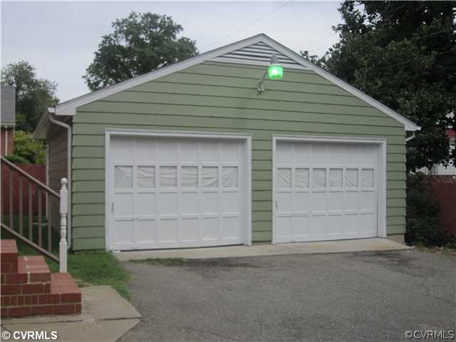 2923 Brook Road Richmond, VA 23220 - Photo 10 of 11 Parking Lot/Garage - And there is an oversized 2 C