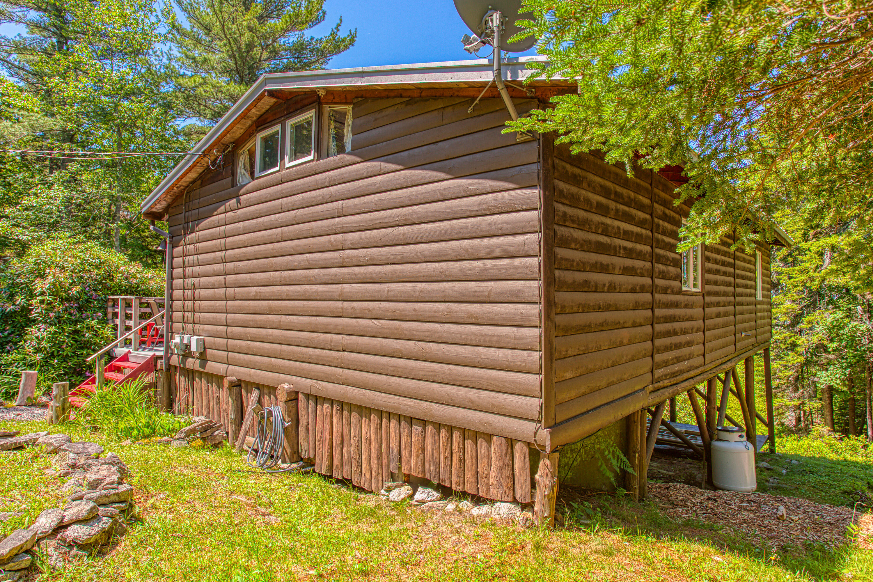 87 Crest Avenue Boothbay Harbor, ME 04538 - Photo 20 of 27 Rear, Side View