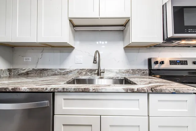 $215,900 | 814 East Old Willow Road, Unit 109, Prospect Heights, IL 60070