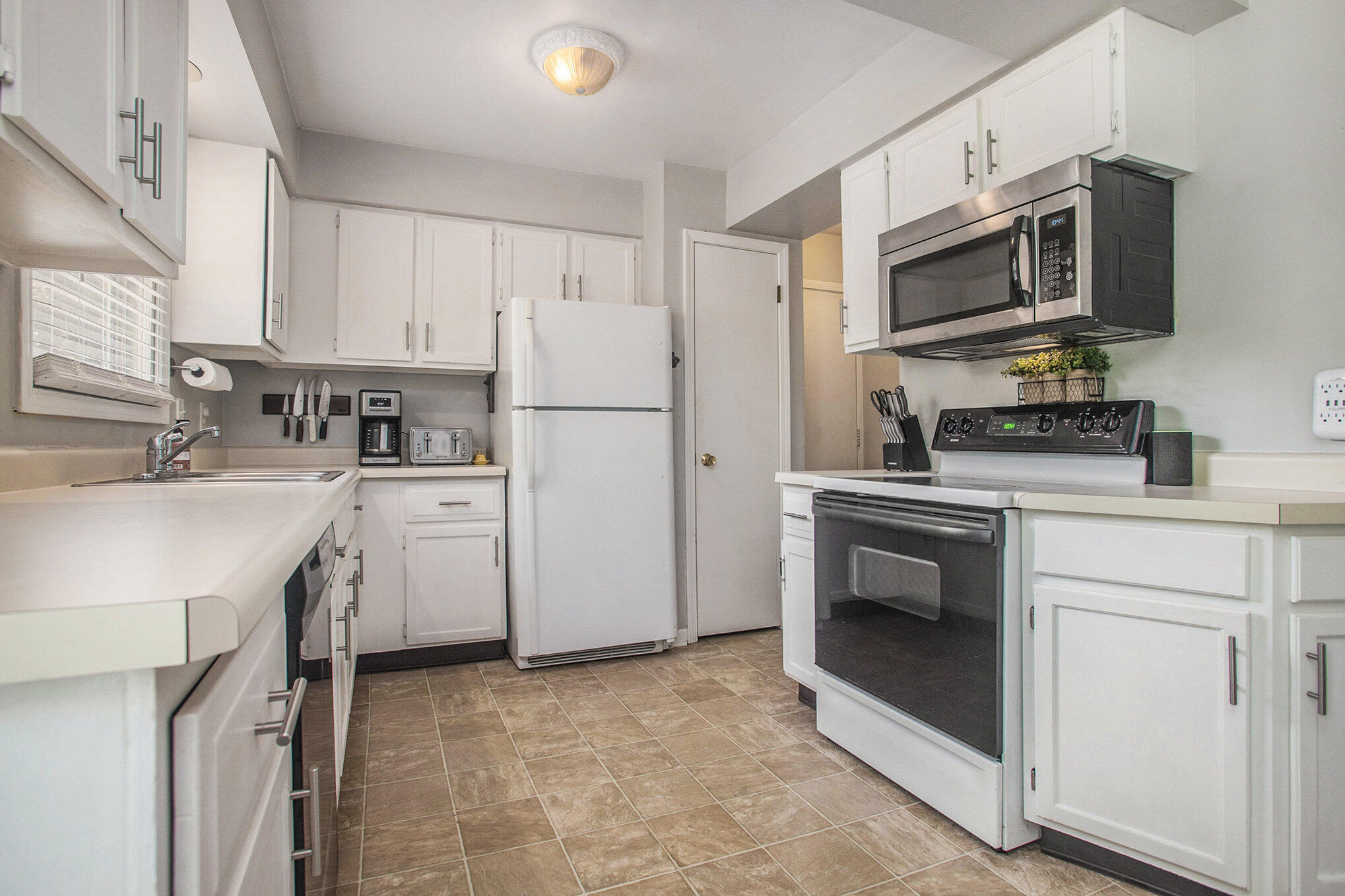 4522 Eventide Avenue Kalamazoo, MI 49009 - Photo 7 of 25 Kitchen