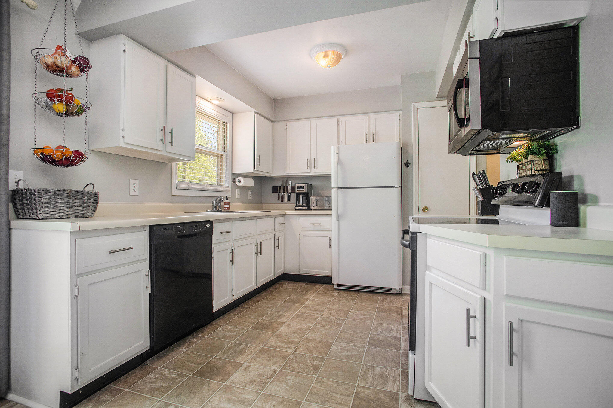4522 Eventide Avenue Kalamazoo, MI 49009 - Photo 8 of 25 Kitchen