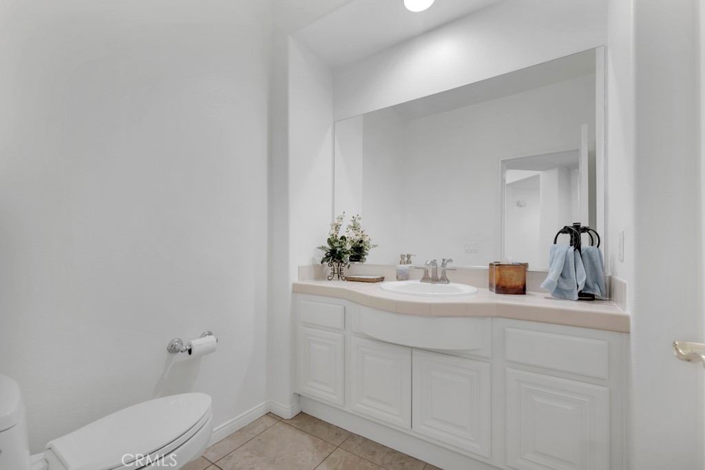 3049 Heavenly Ridge Street Thousand Oaks, CA 91362 - Photo 13 of 50 a bathroom with a sink and a toilet