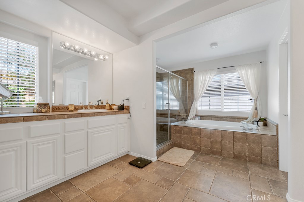 3049 Heavenly Ridge Street Thousand Oaks, CA 91362 - Photo 28 of 50 a spacious bathroom with a tub sink and mirror