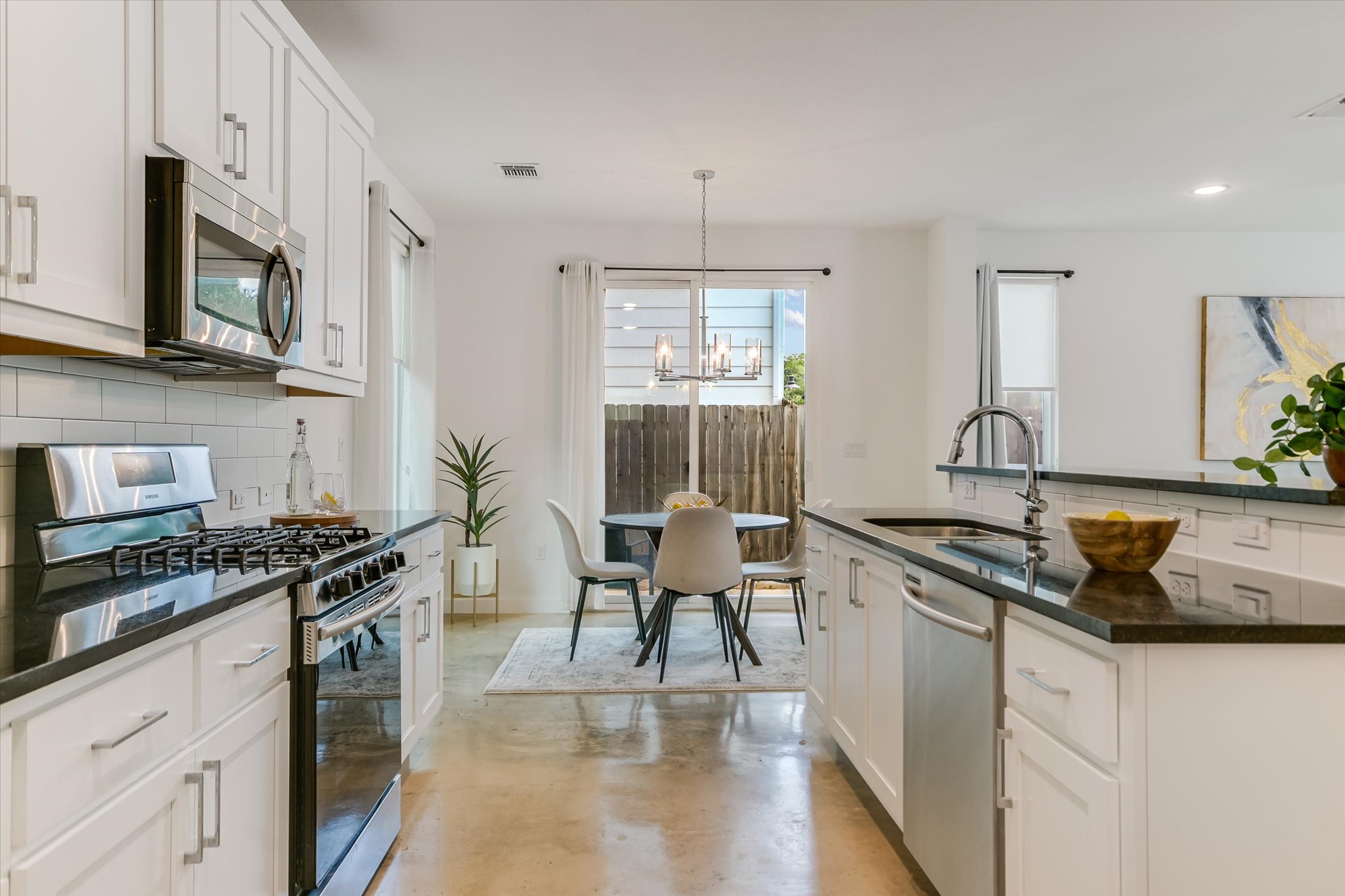 1916 Bunche Road Austin, TX 78721 - Photo 10 of 21