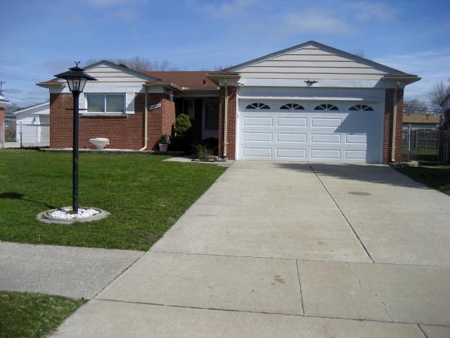 40940 Pickett Ridge Road Sterling Heights, MI 48313 - Photo 3 of 32 31285230-2.JPG