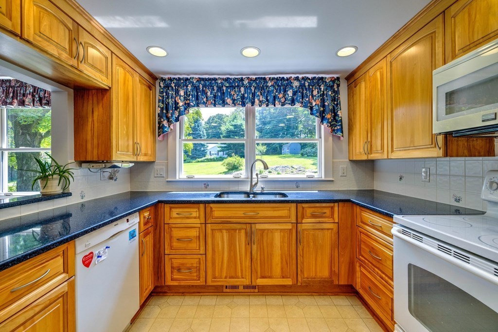 10 Chestnut Hill Road Hampden, MA 01036 - Photo 3 of 30 Gallery Image 3