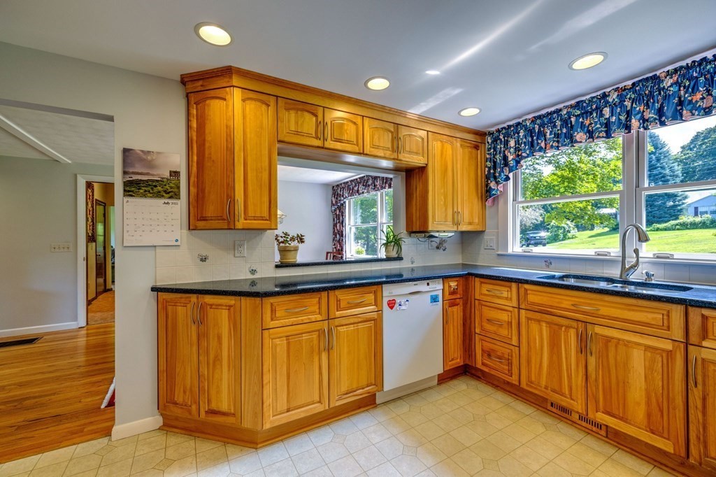 10 Chestnut Hill Road Hampden, MA 01036 - Photo 5 of 30 Gallery Image 5