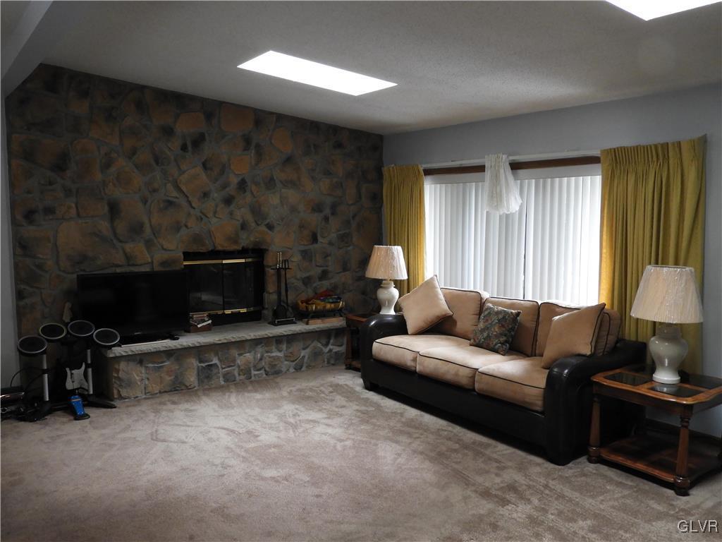 115 Sassafras Road Albrightsville, PA 18210 - Photo 20 of 41 Large Living Room